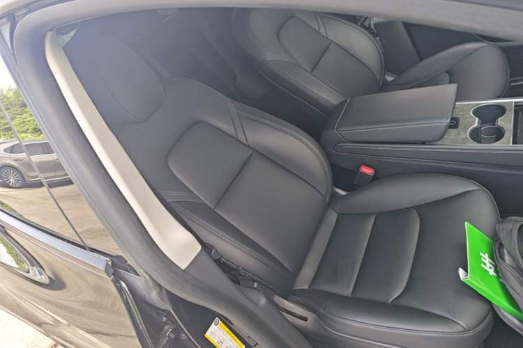 Used Tesla Model Y 2021 Standard Range Rear-Wheel Drive Version Right Front Seat