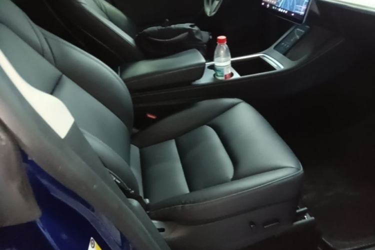 Used Tesla Model Y 2021 Standard Range Rear-Wheel Drive Version Right Front Seat