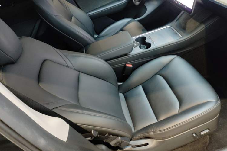 Used Tesla Model Y 2021 Standard Range Rear-Wheel Drive Version Right Front Seat