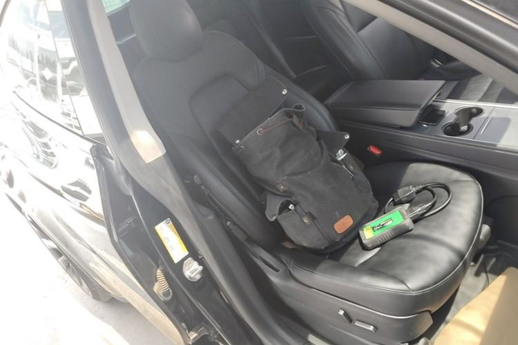 Used Tesla Model Y 2021 Standard Range Rear-Wheel Drive Version Right Front Seat