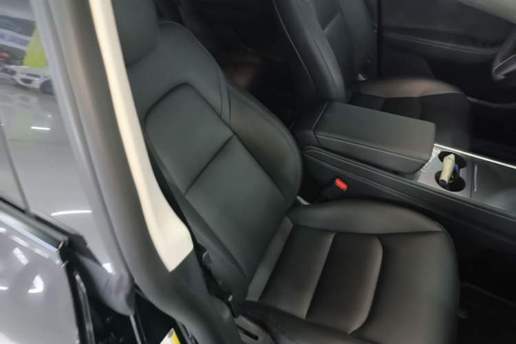 Used Tesla Model Y 2021 Standard Range Rear-Wheel Drive Version Right Front Seat