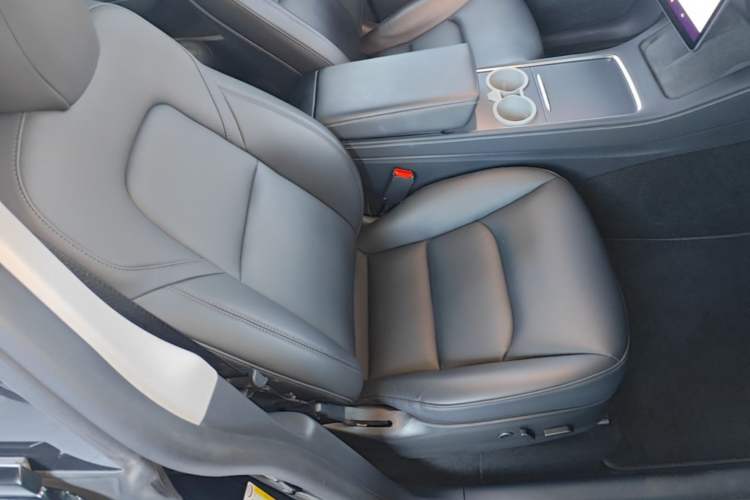 Used Tesla Model Y 2021 Long-Range All-Wheel-Drive Version Right Front Seat