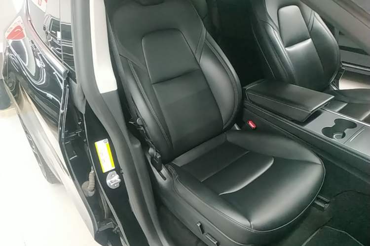 Used Tesla Model Y 2021 Standard Range Rear-Wheel Drive Version Right Front Seat