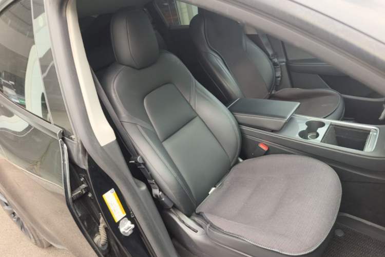 Used Tesla Model Y 2021 Standard Range Rear-Wheel Drive Version Right Front Seat