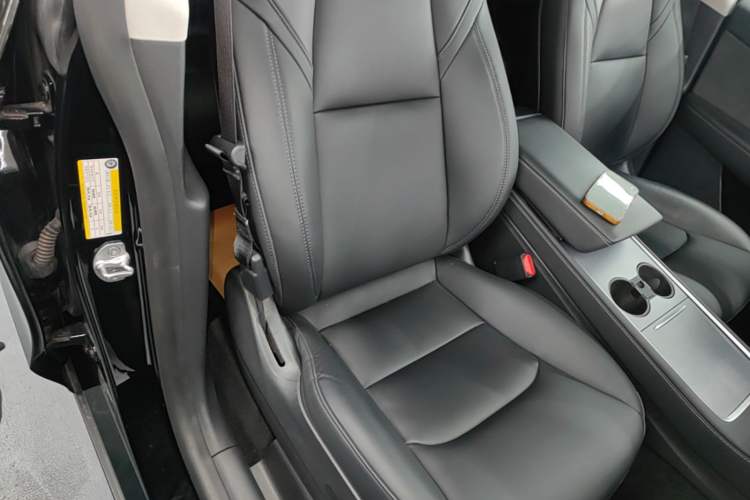 Used Tesla Model Y 2021 Standard Range Rear-Wheel Drive Version Right Front Seat