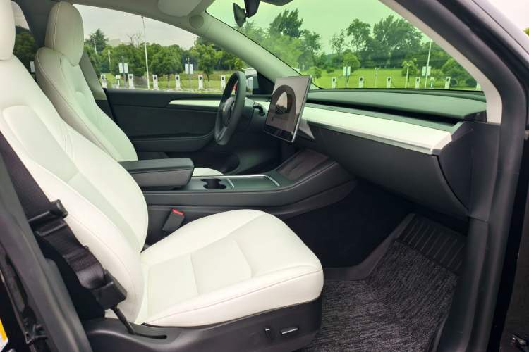 Used Tesla Model Y 2021 Performance High-Performance All-Wheel-Drive Version Right Front Seat