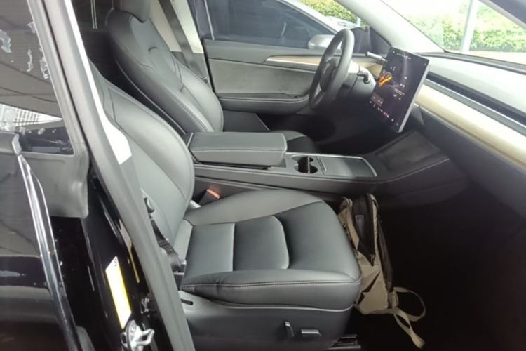 Used Tesla Model Y 2021 Standard Range Rear-Wheel Drive Version Right Front Seat
