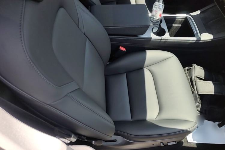 Used Tesla Model Y 2021 Long-Range All-Wheel-Drive Version 3D7 Right Front Seat