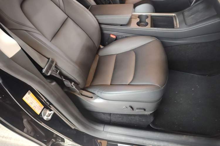 Used Tesla Model Y 2021 Long-Range All-Wheel-Drive Version Right Front Seat