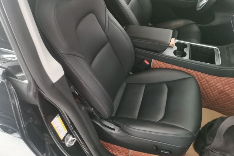Used Tesla Model Y 2021 Standard Range Rear-Wheel Drive Version Right Front Seat