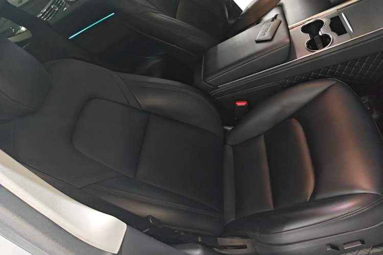 Used Tesla Model Y 2021 Performance High-Performance All-Wheel-Drive Version Right Front Seat