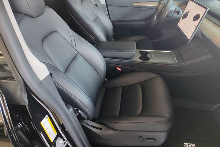 Used Tesla Model Y 2021 Standard Range Rear-Wheel Drive Version Right Front Seat