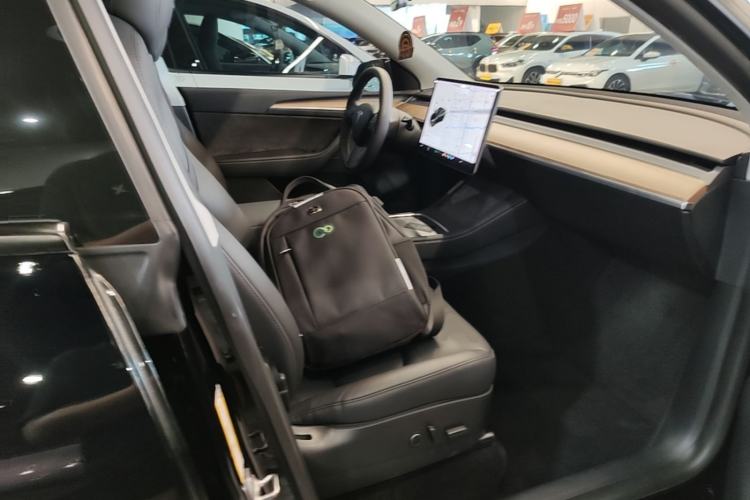 Used Tesla Model Y 2021 Long-Range All-Wheel-Drive Version Right Front Seat