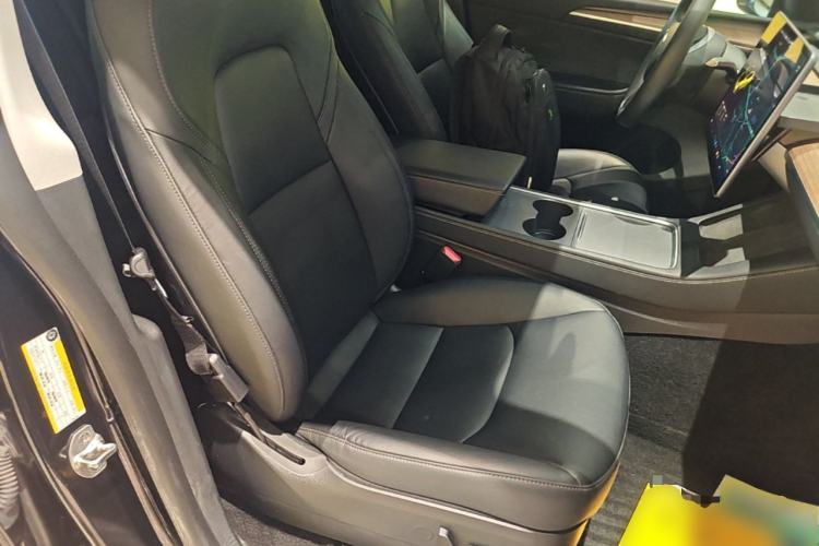 Used Tesla Model Y 2021 Standard Range Rear-Wheel Drive Version Right Front Seat