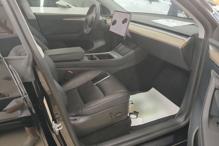 Used Tesla Model Y 2021 Standard Range Rear-Wheel Drive Version Right Front Seat