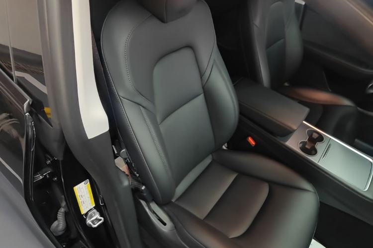 Used Tesla Model Y 2021 Standard Range Rear-Wheel Drive Version Right Front Seat