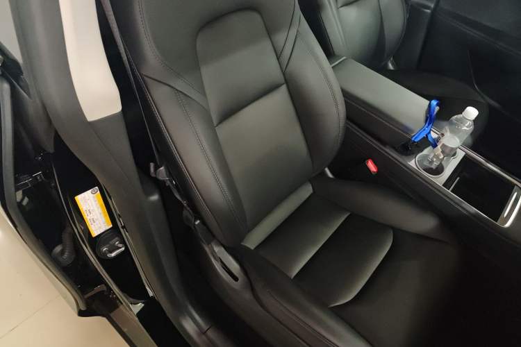 Used Tesla Model Y 2021 Standard Range Rear-Wheel Drive Version Right Front Seat