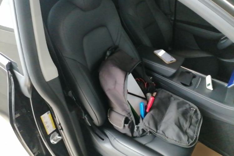 Used Tesla Model Y 2021 Standard Range Rear-Wheel Drive Version Right Front Seat