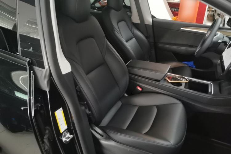 Used Tesla Model Y 2021 Long-Range All-Wheel-Drive Version 3D7 Right Front Seat