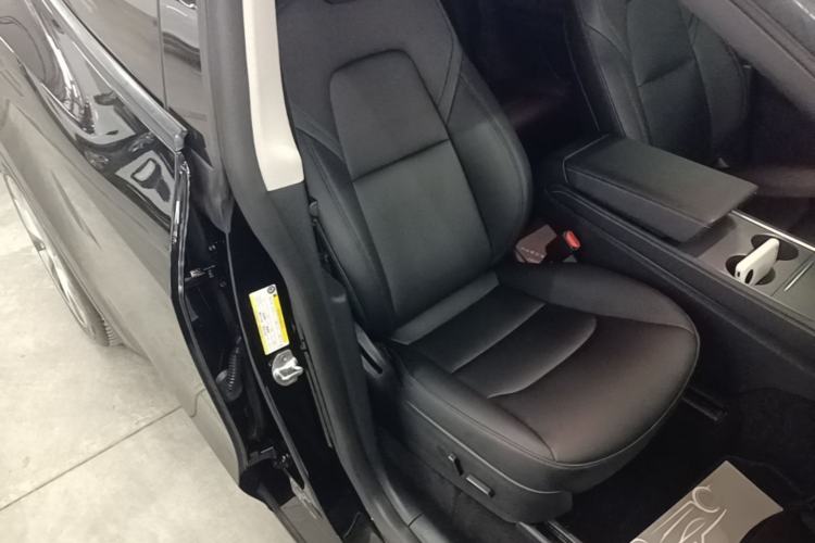 Used Tesla Model Y 2021 Standard Range Rear-Wheel Drive Version Right Front Seat