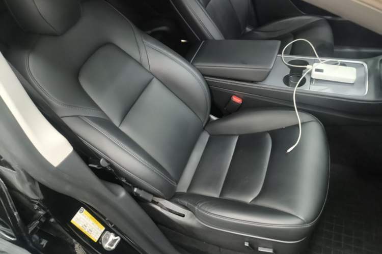 Used Tesla Model Y 2021 Standard Range Rear-Wheel Drive Version Right Front Seat