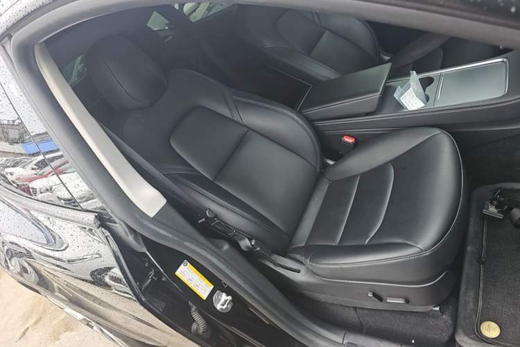 Used Tesla Model Y 2021 Standard Range Rear-Wheel Drive Version Right Front Seat