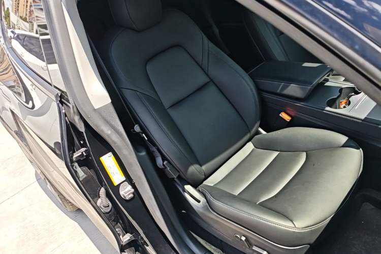 Used Tesla Model Y 2021 Long-Range All-Wheel-Drive Version Right Front Seat