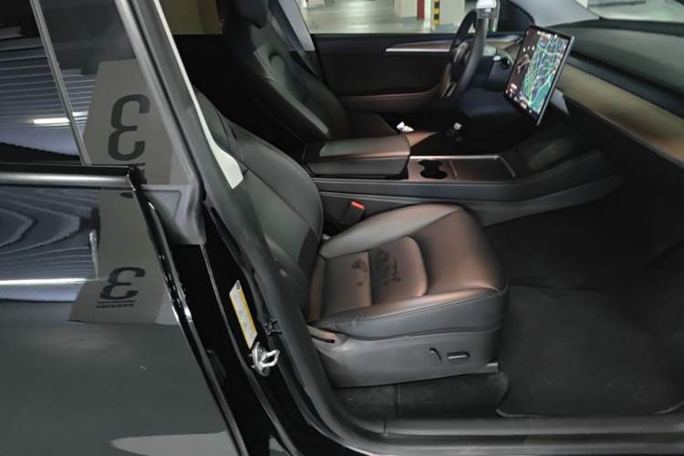 Used Tesla Model Y 2021 Standard Range Rear-Wheel Drive Version Right Front Seat