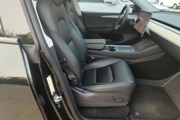 Used Tesla Model Y 2021 Standard Range Rear-Wheel Drive Version Right Front Seat