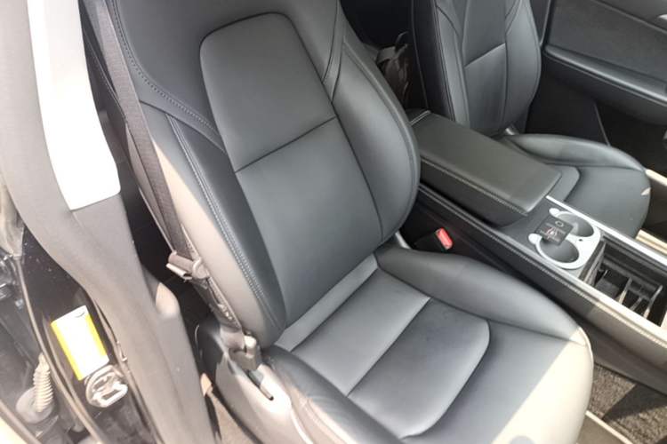 Used Tesla Model Y 2021 Long-Range All-Wheel-Drive Version 3D7 Right Front Seat
