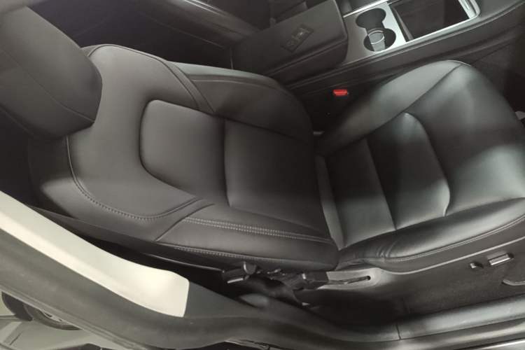 Used Tesla Model Y 2021 Standard Range Rear-Wheel Drive Version Right Front Seat