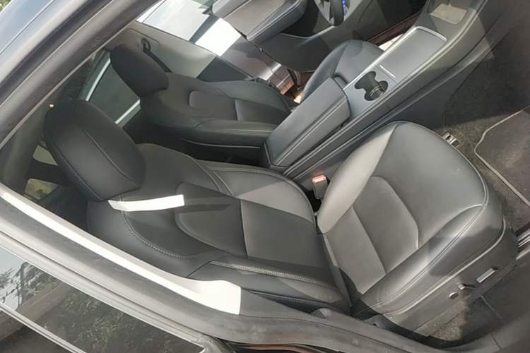 Used Tesla Model Y 2021 Long-Range All-Wheel-Drive Version Right Front Seat
