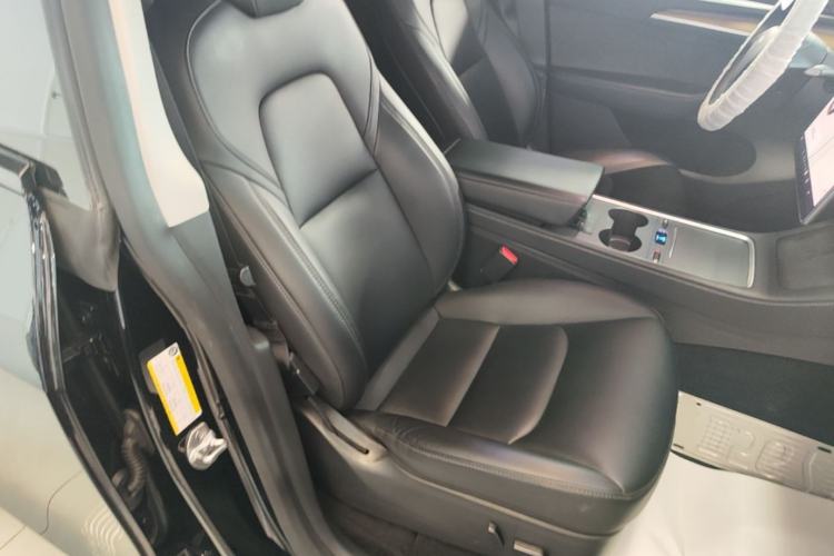 Used Tesla Model Y 2021 Standard Range Rear-Wheel Drive Version Right Front Seat