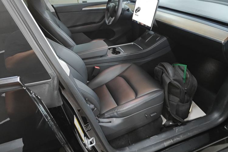 Used Tesla Model Y 2021 Standard Range Rear-Wheel Drive Version Right Front Seat