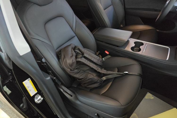 Used Tesla Model Y 2021 Standard Range Rear-Wheel Drive Version Right Front Seat