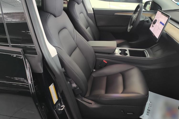 Used Tesla Model Y 2021 Standard Range Rear-Wheel Drive Version Right Front Seat
