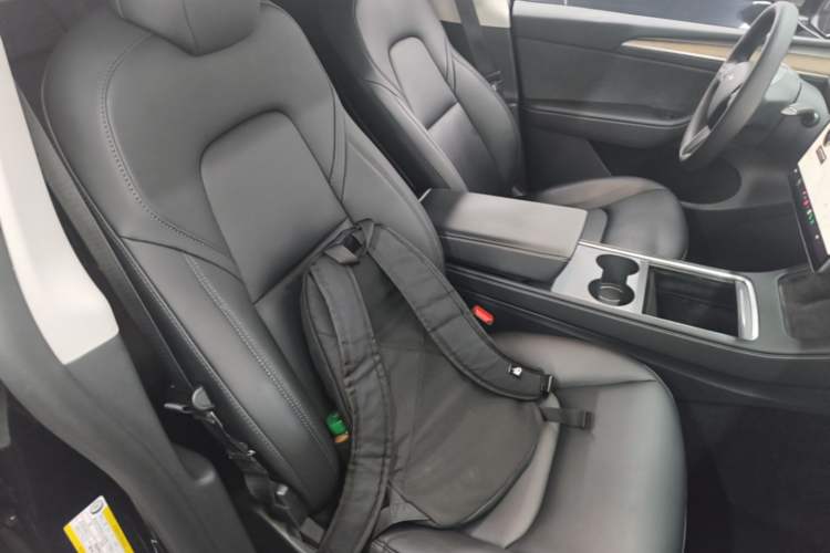 Used Tesla Model Y 2021 Long-Range All-Wheel-Drive Version Right Front Seat