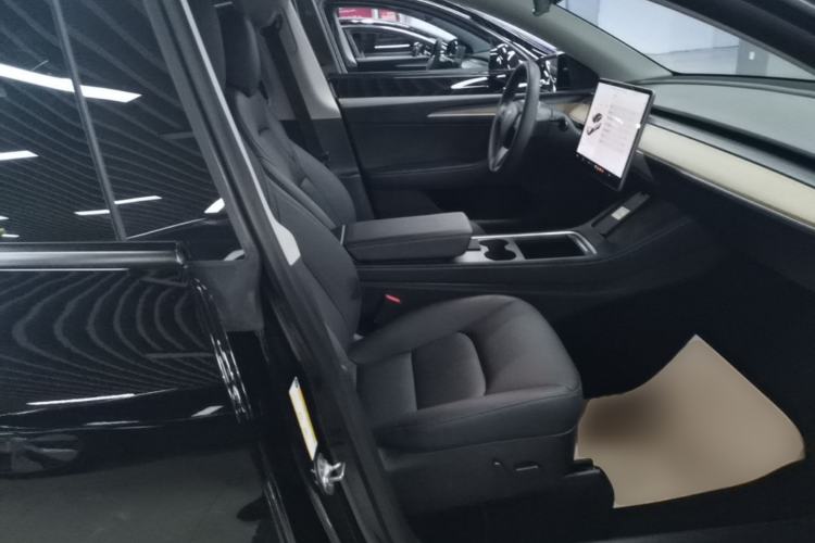 Used Tesla Model Y 2021 Long-Range All-Wheel-Drive Version 3D7 Right Front Seat