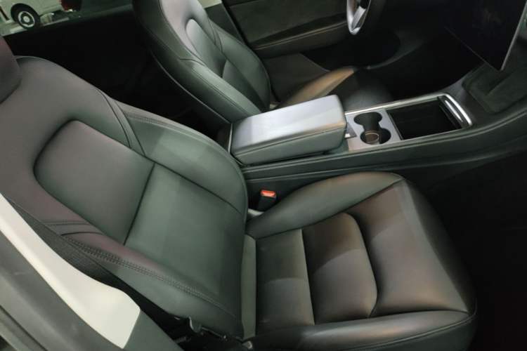 Used Tesla Model Y 2021 Long-Range All-Wheel-Drive Version Right Front Seat