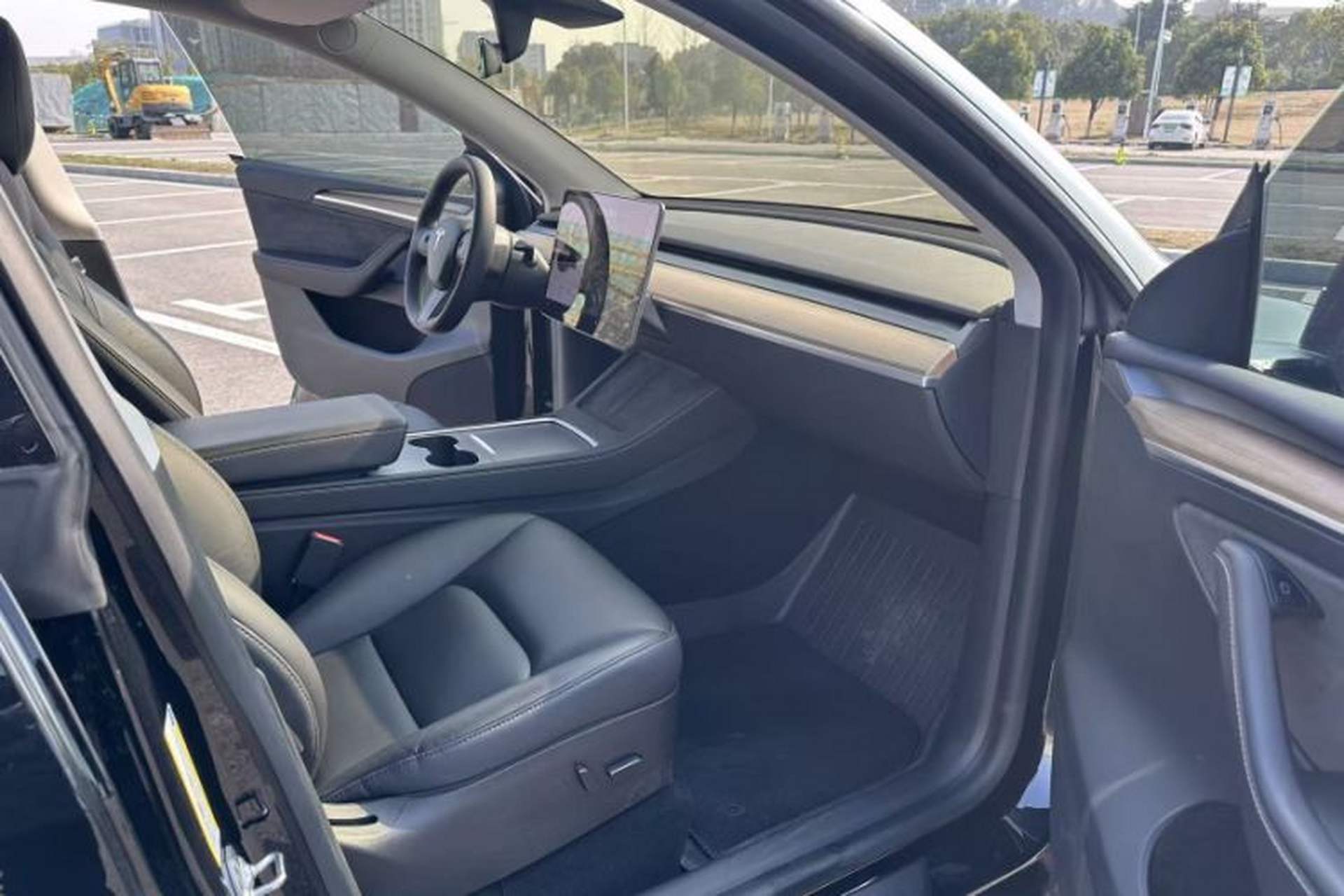 Used Tesla Model Y 2021 Standard Range Rear-Wheel Drive Version Right Front Seat