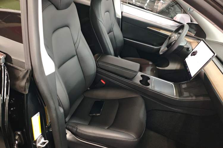 Used Tesla Model Y 2021 Standard Range Rear-Wheel Drive Version Right Front Seat