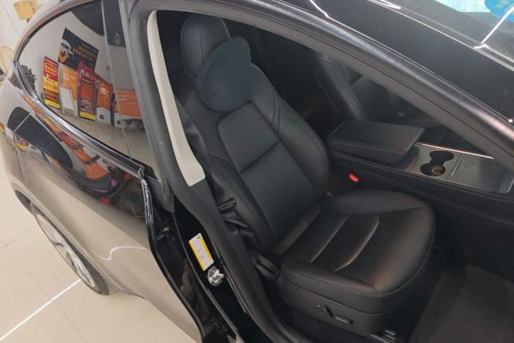 Used Tesla Model Y 2021 Long-Range All-Wheel-Drive Version Right Front Seat