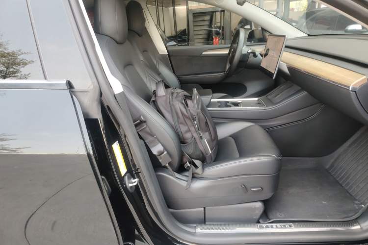 Used Tesla Model Y 2021 Standard Range Rear-Wheel Drive Version Right Front Seat