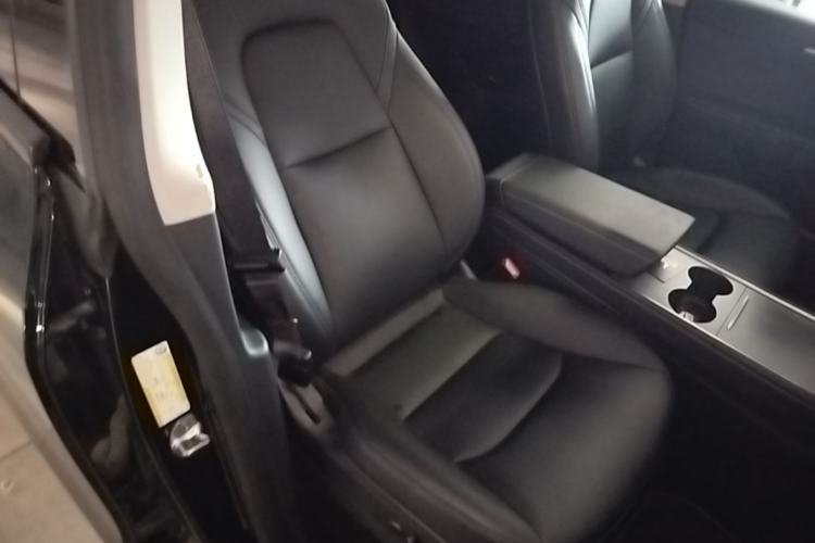 Used Tesla Model Y 2021 Long-Range All-Wheel-Drive Version Right Front Seat