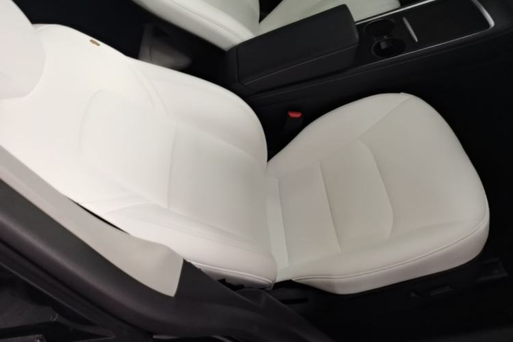 Used Tesla Model Y 2021 Standard Range Rear-Wheel Drive Version Right Front Seat