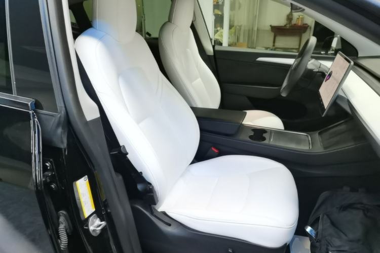 Used Tesla Model Y 2021 Standard Range Rear-Wheel Drive Version Right Front Seat