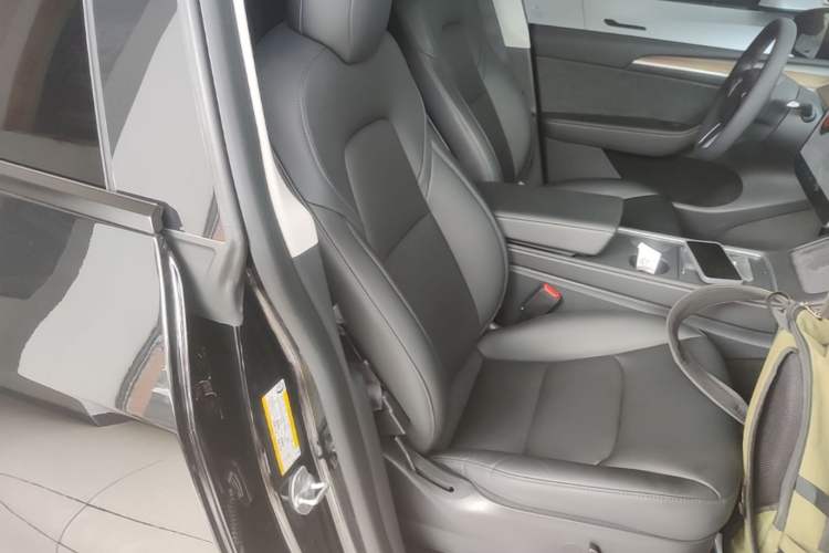 Used Tesla Model Y 2021 Long-Range All-Wheel-Drive Version Right Front Seat