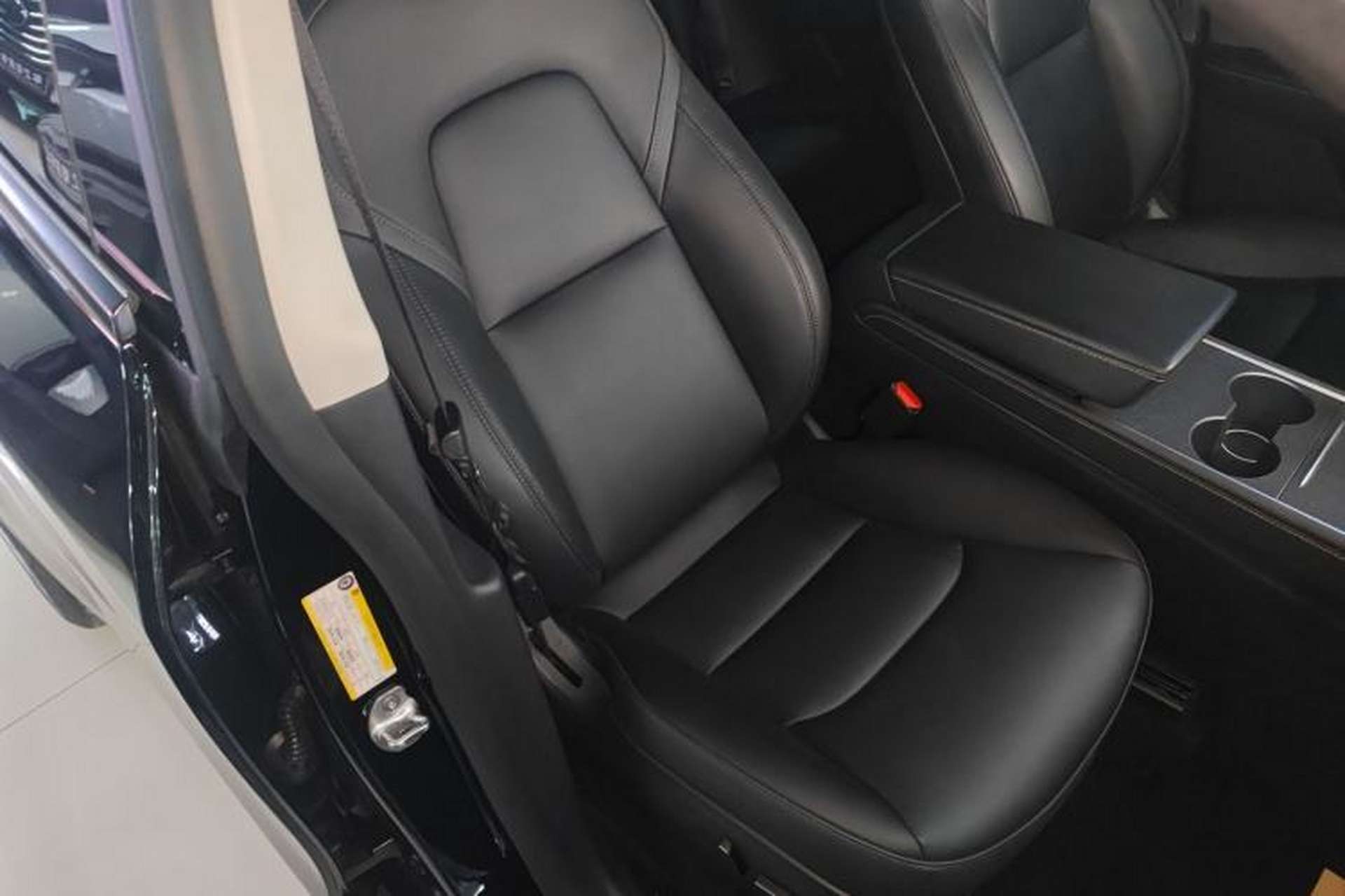 Used Tesla Model Y 2021 Standard Range Rear-Wheel Drive Version Right Front Seat