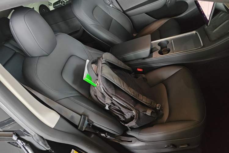 Used Tesla Model Y 2021 Long-Range All-Wheel-Drive Version 3D7 Right Front Seat