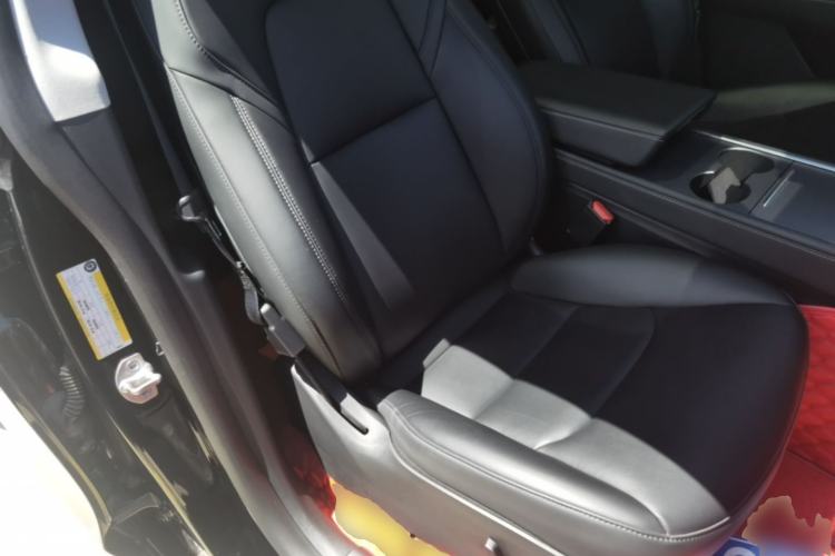 Used Tesla Model Y 2021 Standard Range Rear-Wheel Drive Version Right Front Seat